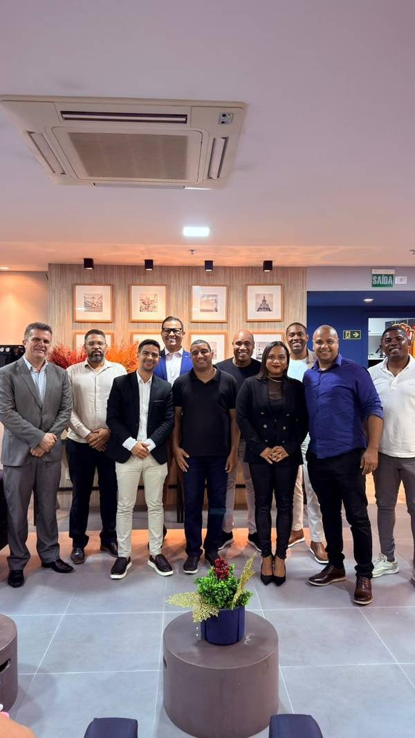 Empresários reunidos em encontro Go Fly